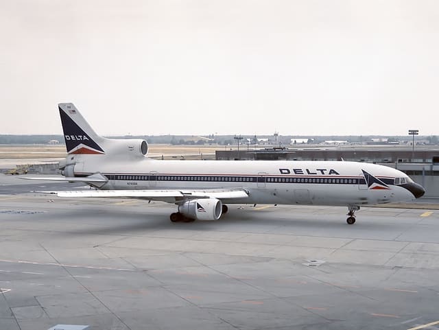 N740DA - Lockheed