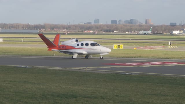 N29DE - Cirrus
