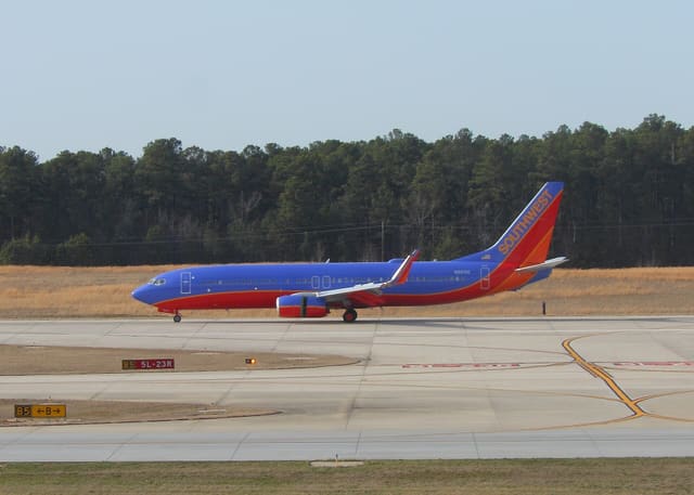 N8615E - Twin-engine aircraft