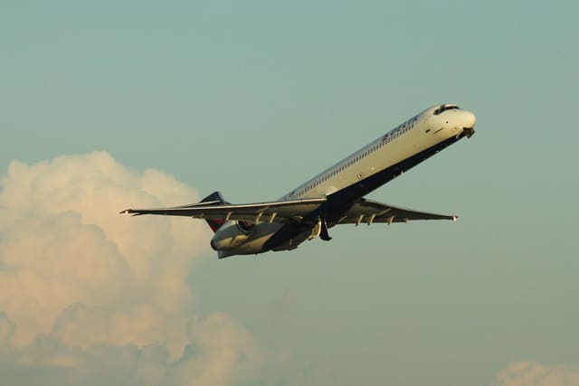 N916DN - Twin-engine aircraft
