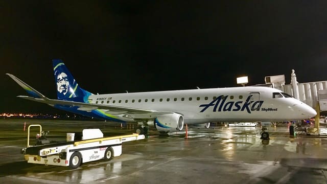 N188SY - Twin-engine aircraft