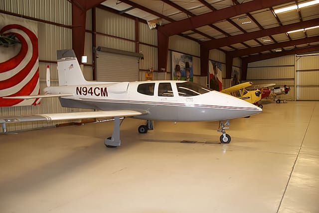 N94CM - Cirrus