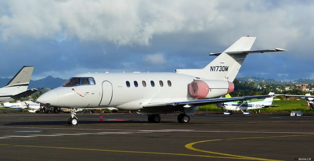 N1730M - Business jet