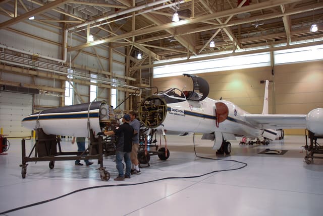 N806NA - Twin-engine aircraft