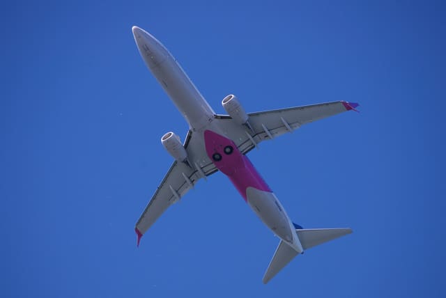 N66848 - Twin-engine aircraft