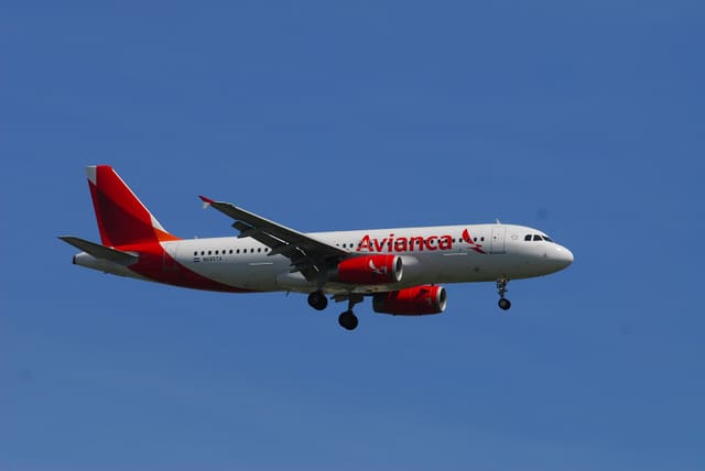 N685TA - Twin-engine aircraft