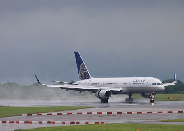 N67134 - Twin-engine aircraft