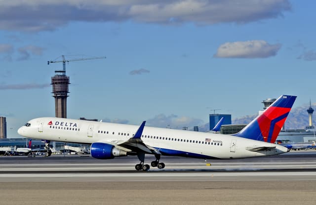 N688DL - Twin-engine aircraft