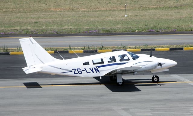 ZS-LVN - Piper