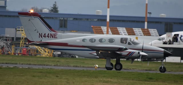 N44NE - Twin-engine aircraft
