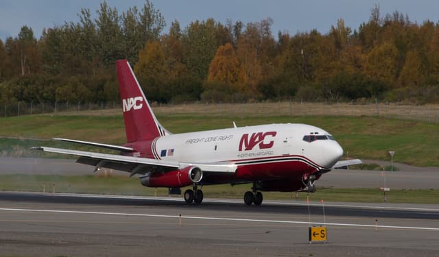 N322DL - Twin-engine aircraft