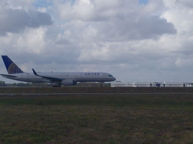 N48127 - Twin-engine aircraft