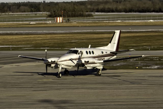 N18343 - Twin-engine aircraft