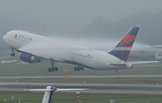 N394DL - Boeing