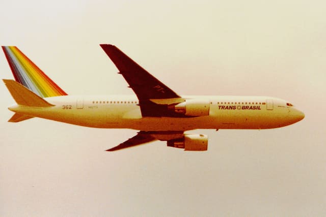 N8277V - Twin-engine aircraft