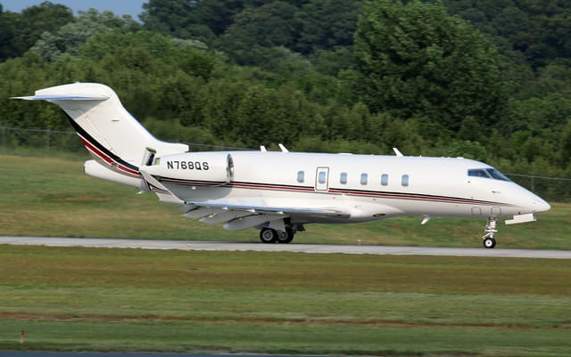 N768QS - Bombardier