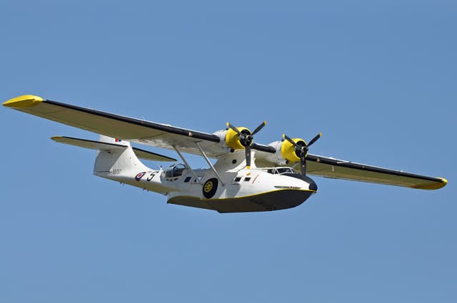 N9767 - Twin-engine aircraft