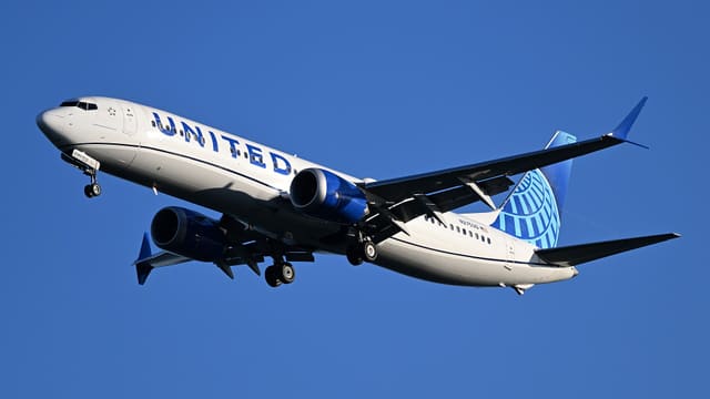 N27539 - Twin-engine aircraft