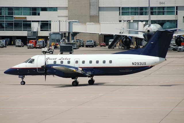 N293UX - Twin-engine aircraft