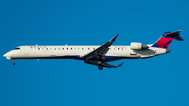 N918XJ - Twin-engine aircraft