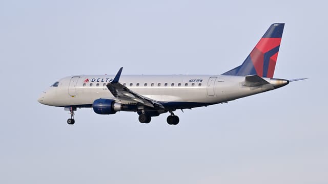 N880RW - Embraer