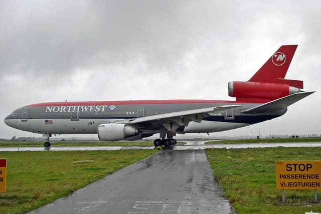 N244NW - Douglas