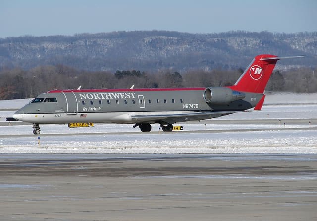 N8747B - Bombardier