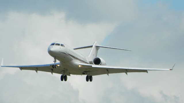N162QS - Bombardier