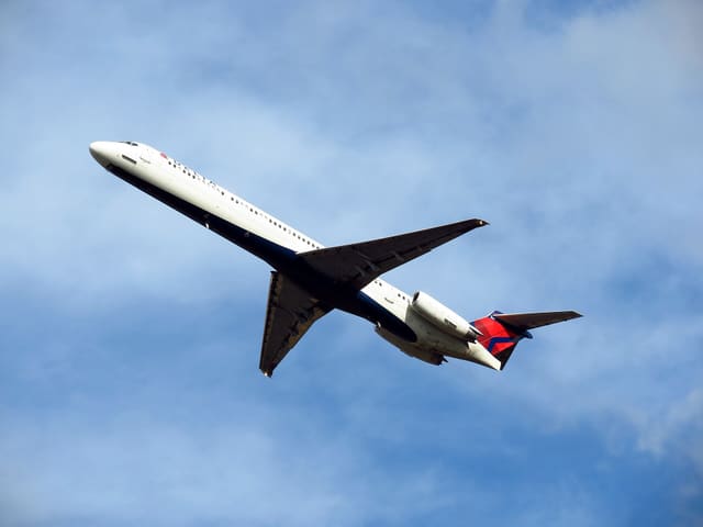 N963DL - Twin-engine aircraft