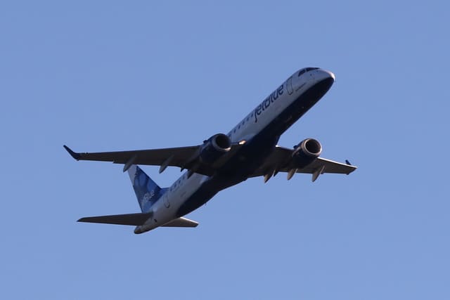 N183JB - Twin-engine aircraft