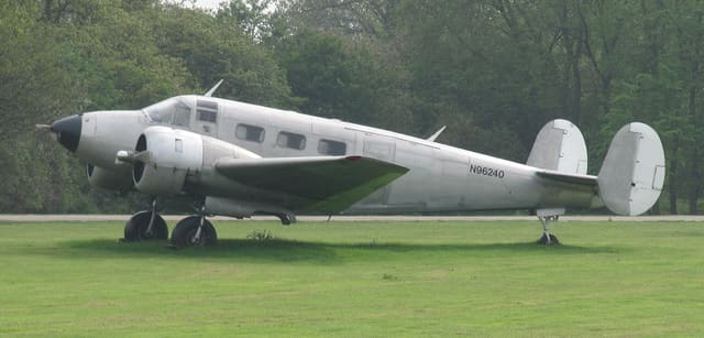 N96240 - Twin-engine aircraft