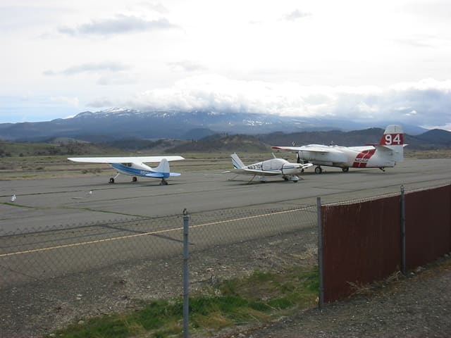 N404DF - Twin-engine aircraft