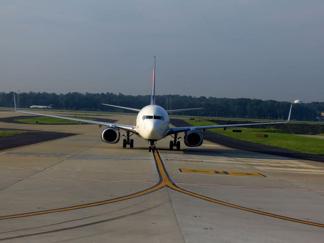 N390DA - Twin-engine aircraft