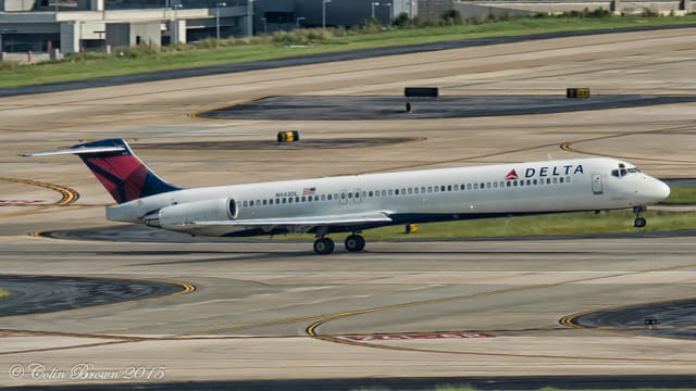 N943DL - Douglas
