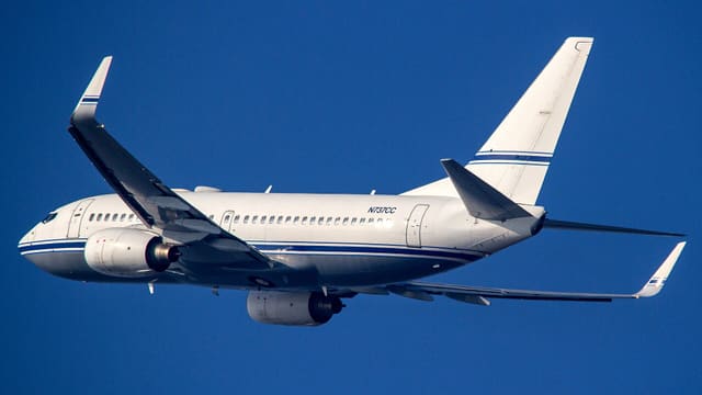 N737CC - Twin-engine aircraft