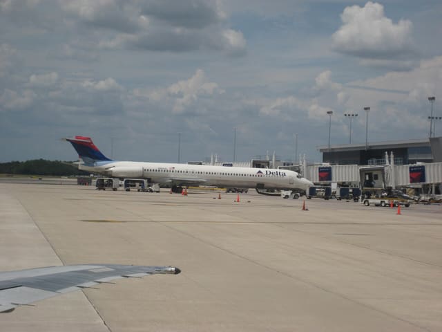 N965DL - Douglas