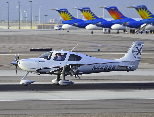 N4488W - Cirrus