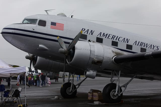 N877MG - Twin-engine aircraft