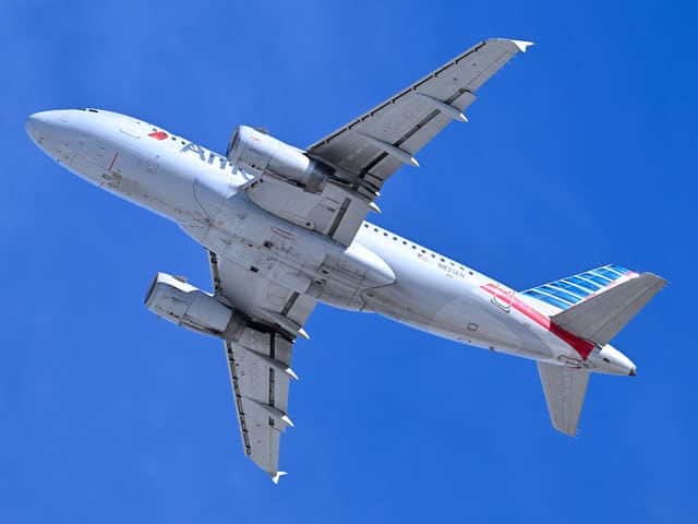 N831AW - Twin-engine aircraft