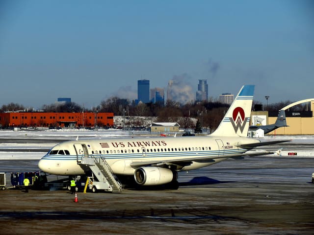 N828AW - Twin-engine aircraft