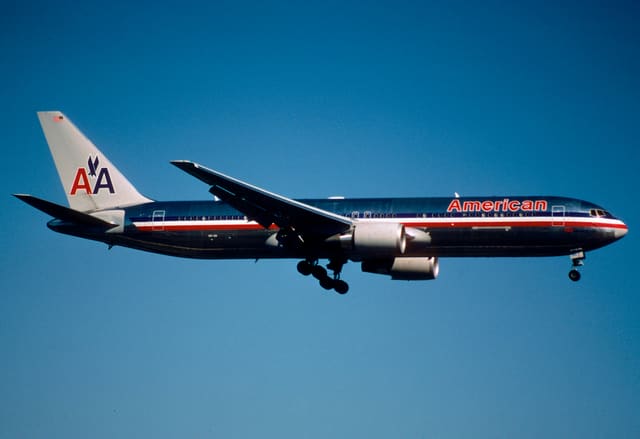 N399AN - Twin-engine aircraft