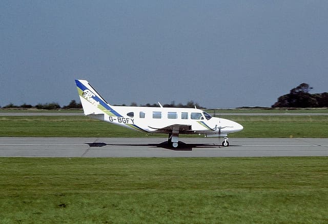 G-BGFY - Twin-engine aircraft