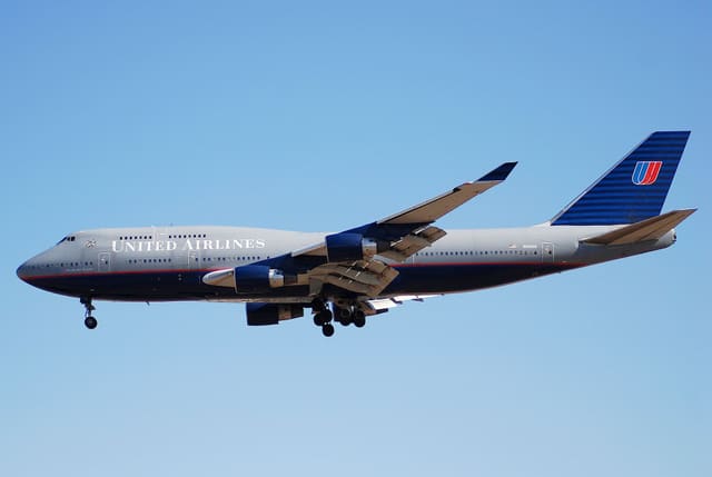 N104UA - Boeing