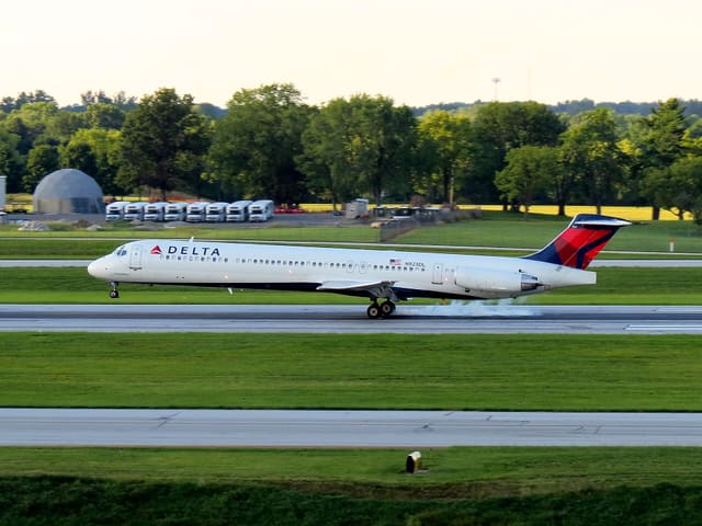 N923DL - Twin-engine aircraft