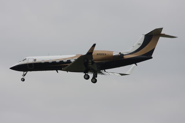 N990EA - Business jet
