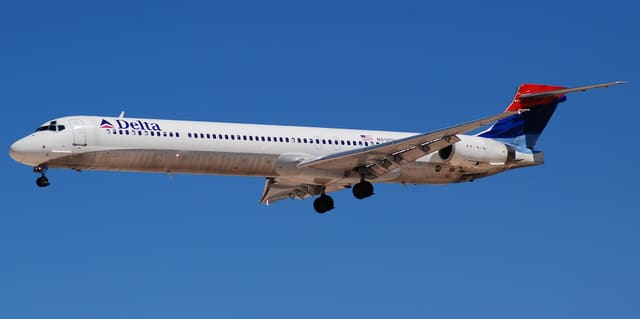 N916DN - Twin-engine aircraft