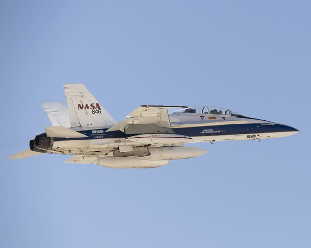N846NA - Twin-engine aircraft