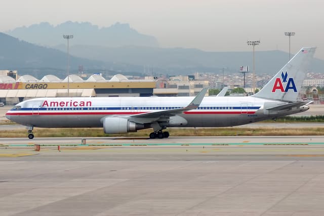 N399AN - Twin-engine aircraft