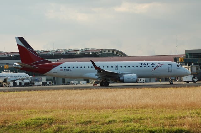 N986TA - Twin-engine aircraft