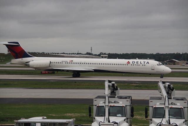 N942DL - Douglas